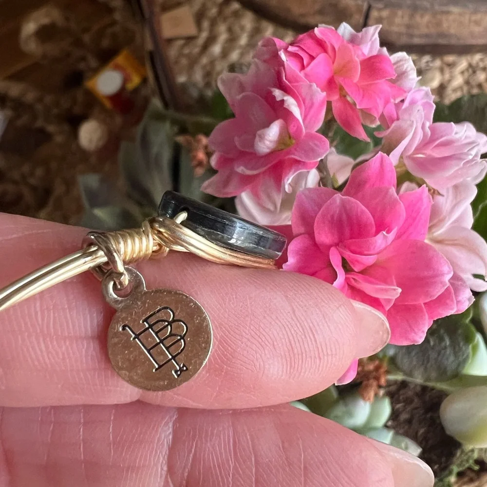 SALE!!! Bourbon & Bowties Abalone bangle and Arrowhead bangle set - Picture 9 of 9